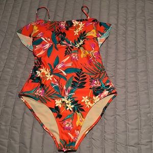 Old Navy women’s floral price bathing suit size large.
